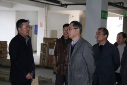 2015年1月19日，柯橋區(qū)委副書記、區(qū)長阮建堯來公