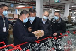 浙農(nóng)股份董事長(zhǎng)包中海來(lái)華通醫(yī)藥調(diào)研慰問(wèn)并開(kāi)展安全檢查